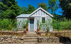 Tin Cabin In Peaceful Angus Glen